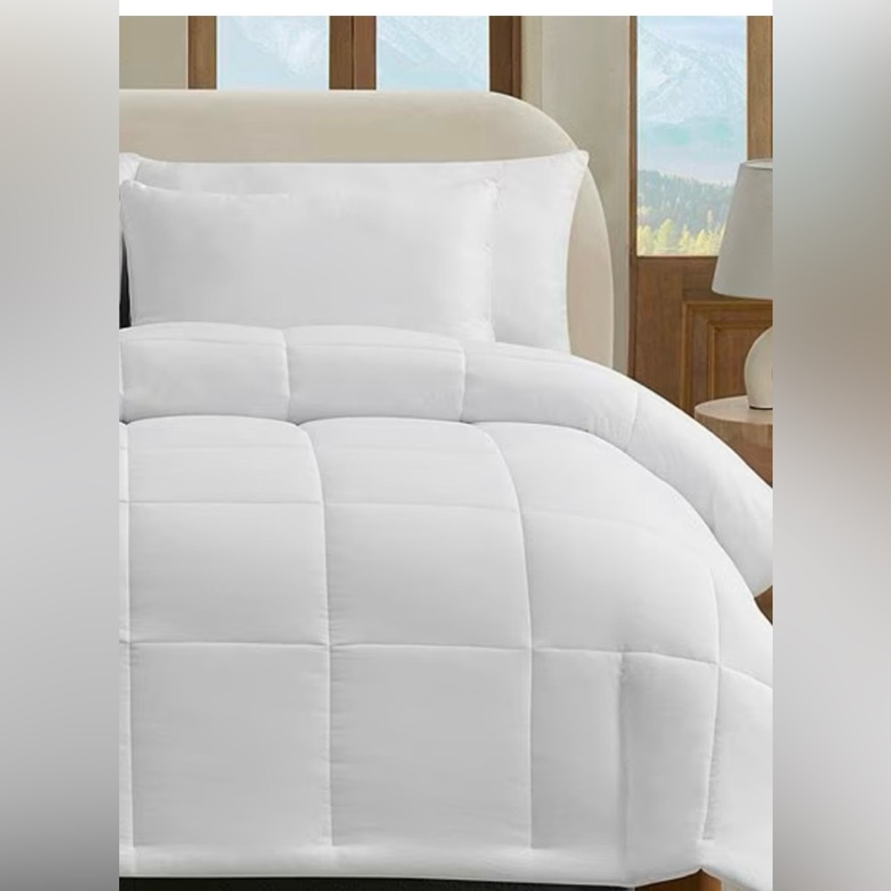 UGG Twin/XL White Comforter